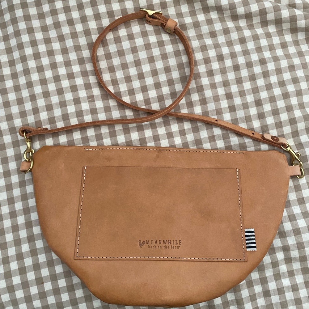 CUSTOM Meanwhile Back on the Farm Virginia Leather Fanny Bag - Picture 2 of 4